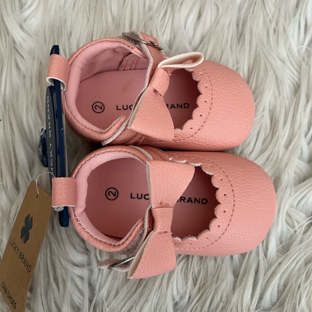 {Lucky Brand} Baby Girl Crib Shoes with Bow Detail in Pink - Size 2 (3-6 months) - Picture 5 of 8